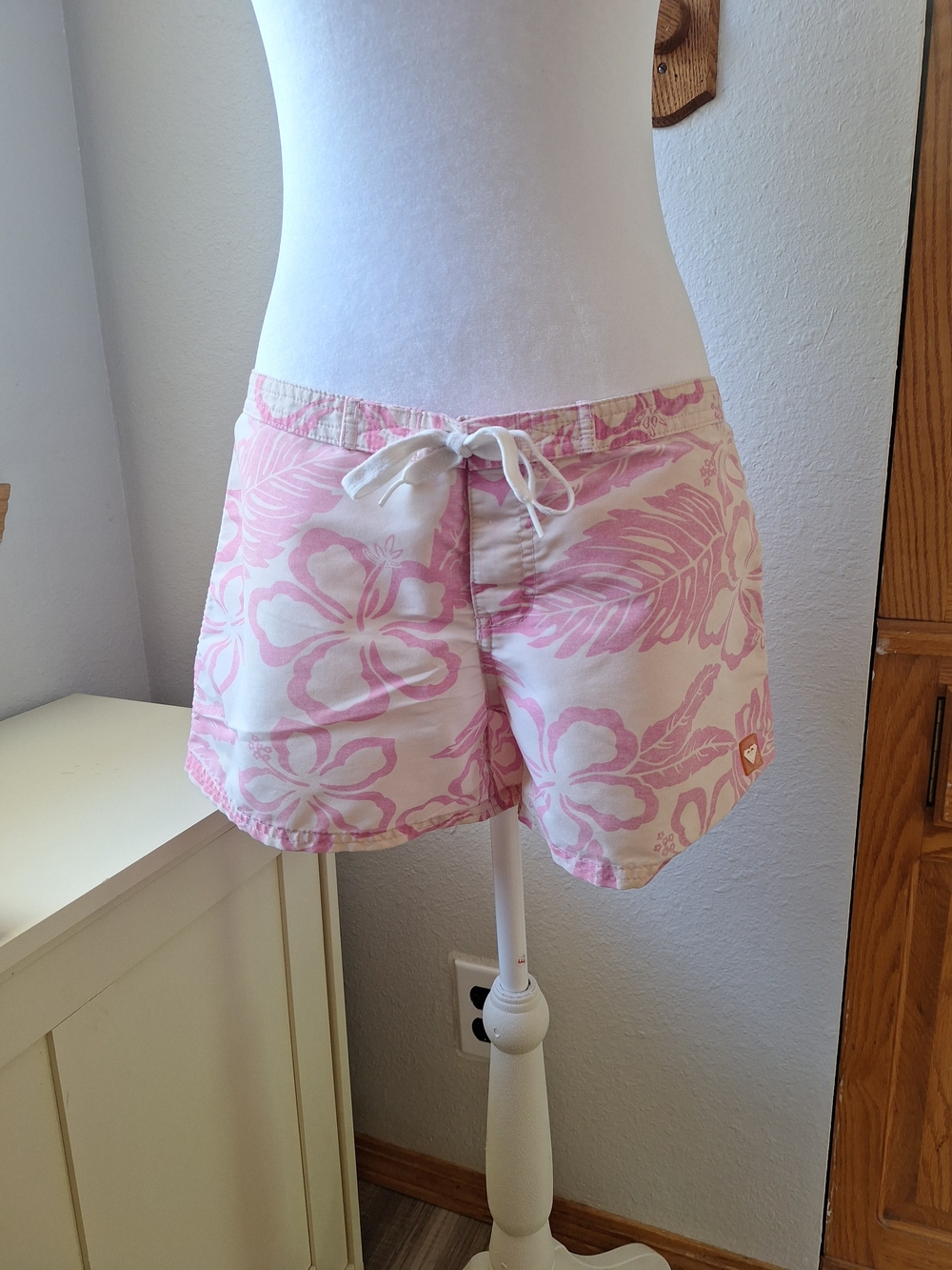 Vintage Y2K Roxy Pink Hibiscus Floral Shorts Size 6